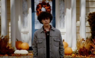 Стоп-кадр из 3 серии 1 сезона сериала Чаки