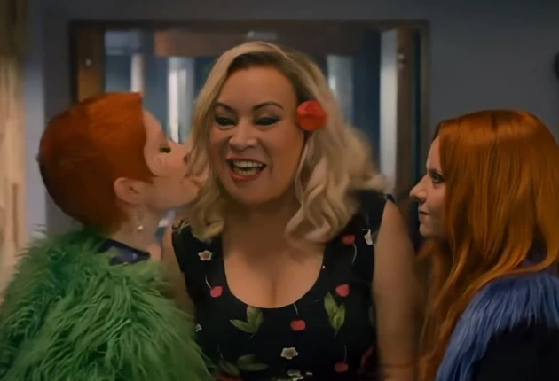 Стоп-кадр из 4 серии 2 сезона сериала Чаки