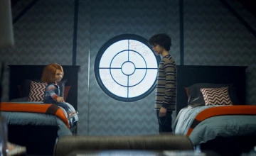 Стоп-кадр из 2 серии 1 сезона сериала Чаки