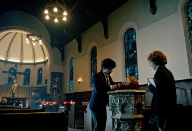 Стоп-кадр из 6 серии 2 сезона сериала Чаки