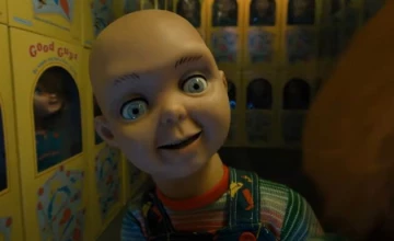 Стоп-кадр из 1 серии 2 сезона сериала Чаки