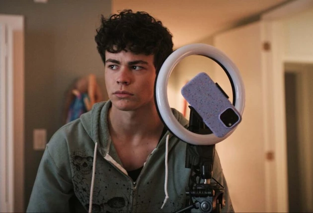 Стоп-кадр из 2 серии 3 сезона сериала Чаки