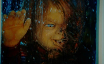 Стоп-кадр из 5 серии 1 сезона сериала Чаки