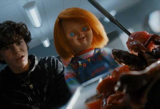 Стоп-кадр из 1 серии 1 сезона сериала Чаки